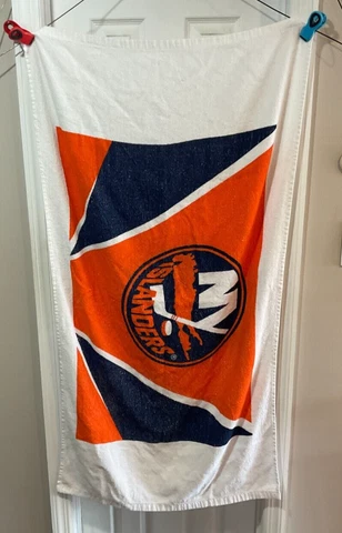 NHL New York Islanders 30 x 55 Beach Towel Vintage Cover