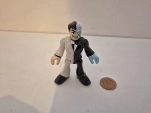 Imaginext Two Face Figure, DC Super Friends Villains, Batman Heroes Gotham - Picture 1 of 2