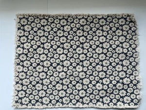 8 Rachel Zoe Placemats 19 x 14 Blue Background with White Daisies 100% Cotton - Picture 1 of 15