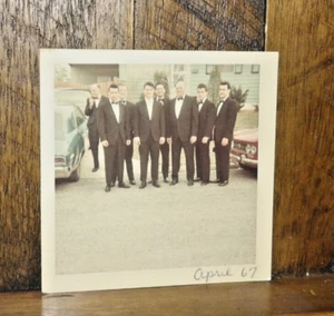 FOTO VINTAGE TROVATA - Uomo ben vestito - Foto 1 di 2