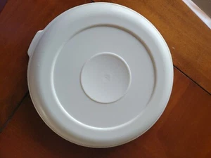 Vintage Rubbermaid Servin Saver #4 ROUND Lid 0031 Replacement Snap Lid 8 1/2" - Picture 1 of 5