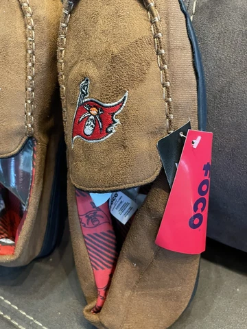 Tampa Bay Buccaneers Moccasin Slippers Men’sSize L Cover