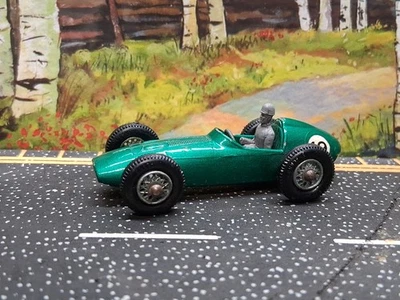 LESNEY MATCHBOX REGULAR WHEELS 19-3 RARE "19" GREEN ASTON MARTIN W/GREY DR1VER - Image 1 of 4