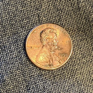 1993 D PENNY MIT MEHREREN FEHLERN auf der Rückseite, kostenloser schneller Versand, ANGEBOTE AKZEPTIERT - Bild 1 von 3