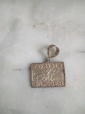 Dije colgante rectangular Tommy Hilfiger vintage de plata de ley 925 Foto 1 de 4