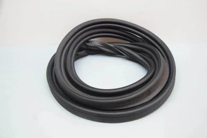 BMW X1 U11 Heckklappengummi OEM 9450458 2.0 Benzin 2024 - Bild 1 von 6