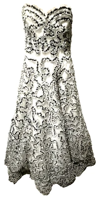 Oscar de la Renta Vintage Long Embroidered Black White Tulle Ball Gown Dress 10 - Image 1 of 4