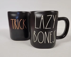 Rae Dunn Halloween tazza caffè/tazza trucco/trattamento e ossa pigre set di 2 * 18 oz - Foto 1 di 11