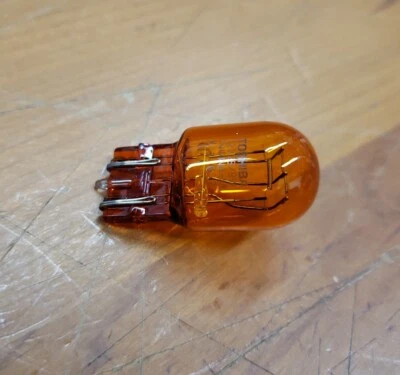 ACDelco GM Original Equipment Premium Turn Signal Light Bulb Front 13579188 - Image 1 of 2