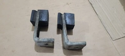 1966-1977 Ford Bronco нижняя дверь стекла бампер кронштейны комплект пара оригинальный FOMOCO - Изображение 1 из 4