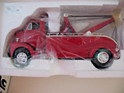 First Gear 1952 GMC Heavy Duty Wrecker  - Red Blank Truck No number - Image 1 of 3
