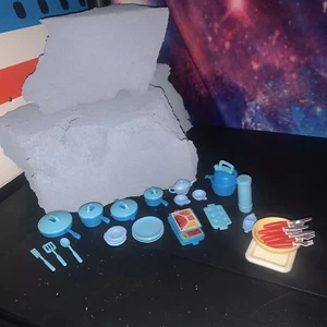 Barbie Puppenhaus Küchenzubehör - hellblaues Geschirr - über 40 Teile! - Bild 1 von 8