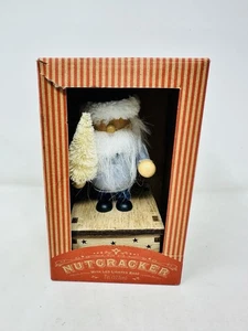 RAR Weltmarkt Weihnachten Holz Nussknacker mit LED beleuchtetem Sockel NEU - Bild 1 von 6