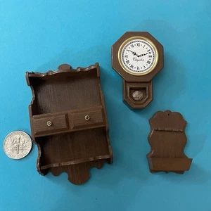 Vtg Dollhouse Miniature Chrysnbon Lot Wall Decor Shelves Clock Display Brown - Bild 1 von 3