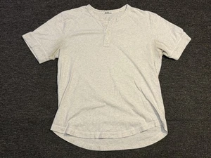 Buck Mason Shirt Herren Large grau Kurzarm Henley Curved Hem Tee T-Shirt - Bild 1 von 4