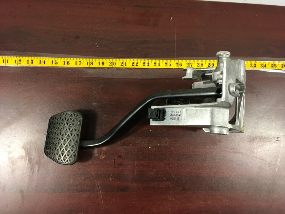 BMW 335I 2011-2013 conjunto completo de pedal de parada de freno 6751975 OEM. Foto 1 de 4