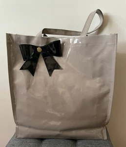 Marina Galanti Shiny Grey PVC Zip Tote/Shopper/Handtasche mit Innentasche mit Reißverschluss - Bild 1 von 6