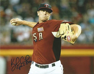 **GFA Minnesota Twins *KYLE GIBSON* Signed 8x10 Photo G1 COA** - Picture 1 of 1
