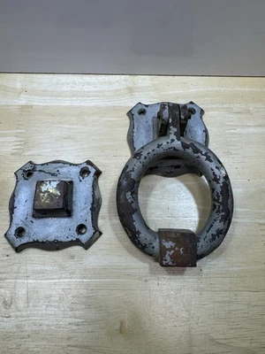 Antiguo llamador de puerta de hierro fundido de alta resistencia Foto 1 de 4