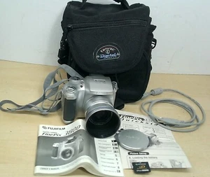 VTG Fujifilm FinePix S3800 3.2MP Digital Camera Silver Memory Card Case Works - Picture 1 of 24