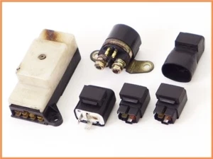 1989 SUZUKI GSX-R750 Genuine Fuse BOX & Relay Set yyy - Picture 1 of 7