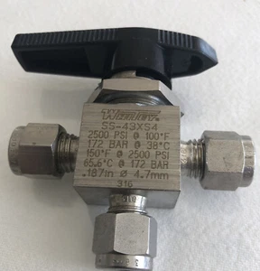 Whitey Swagelok SS-43XS4 1/4" Ball Valve 2500 PSI Stainless Steel - NEW (B3) - Picture 1 of 2