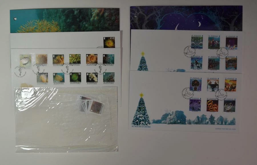 2006 GUERNSEY & ALDERNEY 2 PRESENTATION PACK FOLDERS FDC LOT 309 - Image 1 of 1