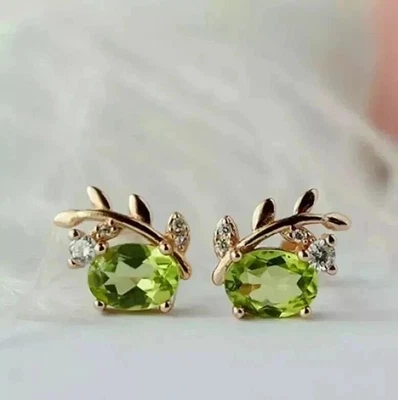 Tachuela de peridoto simulado de corte ovalado de 2 quilates enchapada en oro amarillo de 14 quilates Foto 1 de 3