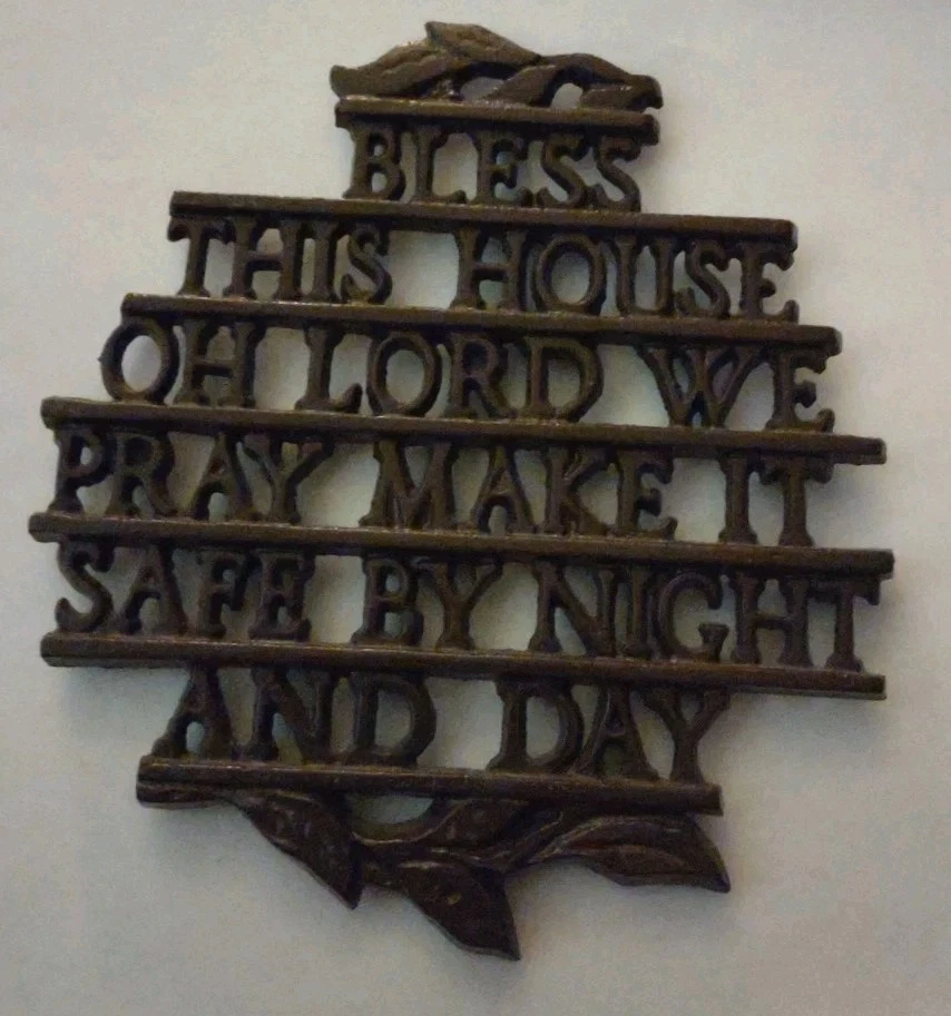 Vintage Bless This House Trivet Wrought Iron 6.5 Inch  Foto 1 de 1