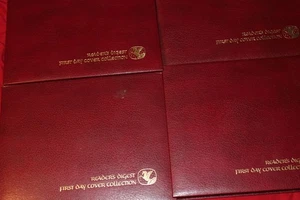 4 readers digest 1st day of issue albums certificate in album 1 some from the 60 - Picture 1 of 5