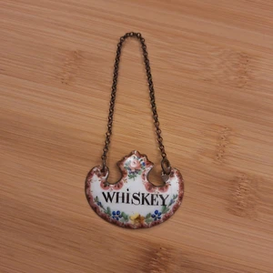 Vintage Floral Design Enamel Whiskey Decanter Label with chain - Picture 1 of 4