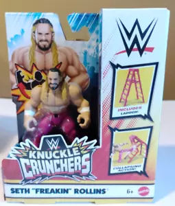 NUEVO WWE Knuckle Crunchers Serie 4 SETH "FREAKIN" ROLLINS 3.5 en Rosa Mattel - Imagen 1 de 3