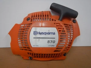 Arrancador de retroceso de motosierra Husqvarna 570 genuino OEM - Imagen 1 de 6