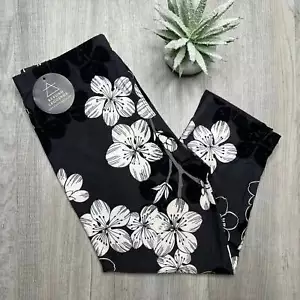 Cherry Blossom Capri Leggings - Picture 1 of 8