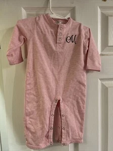 Baby Strampler Mädchen 6-12 Monate mit Monogramm M - Bild 1 von 4