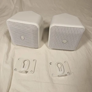 Boston Acoustics SoundWare XS coppia altoparlanti bianchi supporti da parete/soffitto surround - Foto 1 di 13