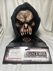 Zagone Studios Collectors Edition Brown Fang Face Latex Halloween Maske Plüsch - Bild 1 von 4
