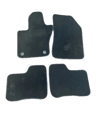 Комплект из 4 черных напольных ковриков 18-21 Jeep Renegade GSX MOPAR 07356831510 от оригинального производителя - Изображение 1 из 4