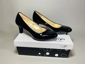 EAST 5th, Yasmin, para mujer talla 8M, forma flexible, charol negro, con bomba de 2,5” **NUEVO EN CAJA - Imagen 1 de 10