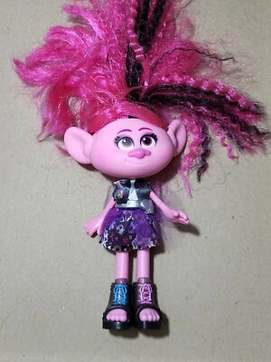 DreamWorks Trolls World Tour Fashion Celebration? Muñeca Amapola C266 Foto 1 de 4