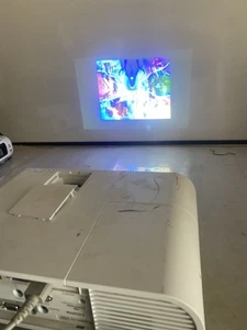 Proyector Epson PowerLite U50 WUXGA 1200 3700-Lúmenes 3LCD Proyector Inalámbrico - Imagen 1 de 7