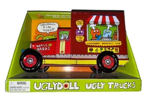 Uglydoll camiones feos juguete de hojalata rojo por Schylling soporte para bolígrafo/lápiz raro - Imagen 1 de 15