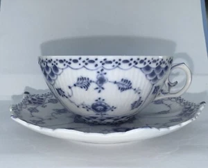 ANTIKE ROYAL COPENHAGEN Denmark 1/1130 blau weiß Spitze Tasse und Untertasse - Bild 1 von 13