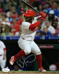 Foto firmada de 8x10 de Odubel Herrera de los Filis de Filadelfia al murciélago de Filadelfia JSA 136495 - Imagen 1 de 3