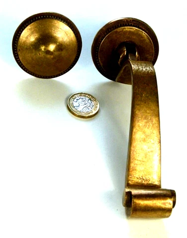 SPLENDID VINTAGE REGENCY STYLE SCROLLING BRASS DOOR KNOCKER + STRIKE PLATE Cover