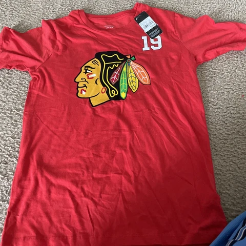 Chicago Blackhawks Jonathan Toews Boy's #19 Player Jersey T-Shirt Large Cover