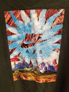 Nike Air Natur Pilz Trippy lockere Passform T-Shirt grün Größe M gebraucht, in einwandfreiem Zustand - Bild 1 von 6