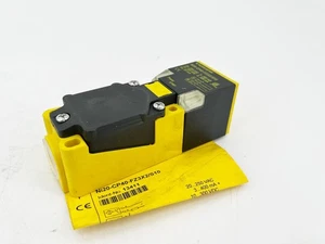 New Turck NI20-CP40-FZ3X2/S10 Sensor 20MM Range 40MM 300VDC - No Box - Picture 1 of 6