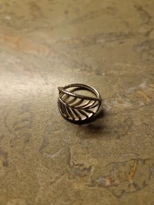 Pandora Silberring 925 Blatt-/Farnmuster. Größe 57 (18,1 mm).Neu und ungetragen. - Bild 1 von 4