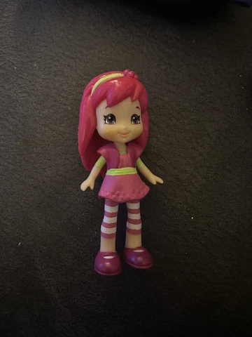 2008 Strawberry Shortcake Figure Hasbro PLASTIC HAIR with dress Cover